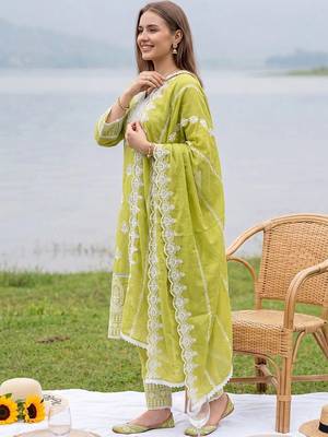 women ethnic motifs embroidered regular thread work cotton kurta with trousers & with dupatta 4
