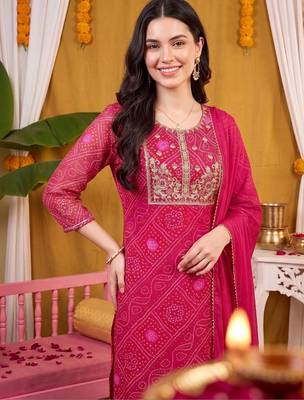women ethnic motifs printed regular thread work kurta with trousers & with dupatta 4