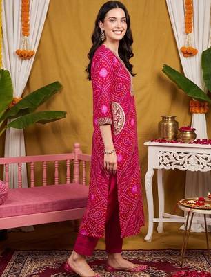 women ethnic motifs printed regular thread work kurta with trousers & with dupatta 6