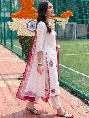 women ethnic motifs embroidered regular thread work cotton kurta with trousers & with dupatta 4