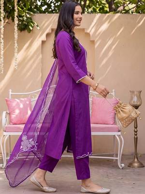 women ethnic motifs embroidered regular thread work liva kurta with trousers & with dupatta 4