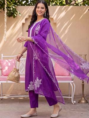 women ethnic motifs embroidered regular thread work liva kurta with trousers & with dupatta 6