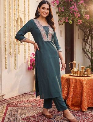 women ethnic motifs embroidered regular thread work kurta with trousers 1
