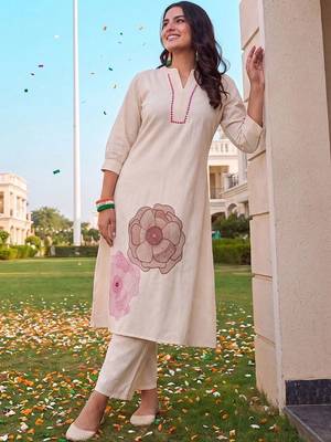 women floral embroidered regular thread work kurta with trousers 1