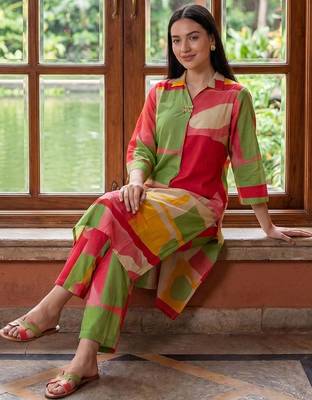 women printed regular cotton kurta with trousers 1