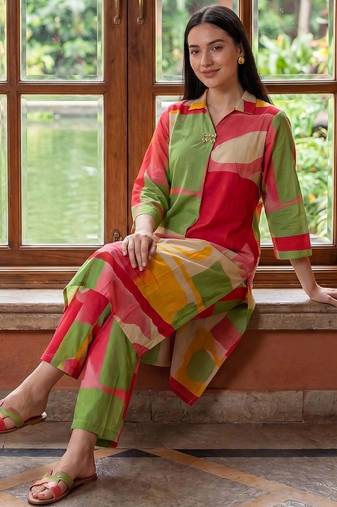 women printed regular cotton kurta with trousers