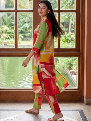 women printed regular cotton kurta with trousers 3