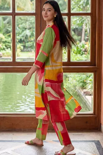 women printed regular cotton kurta with trousers