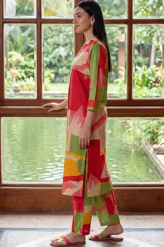 women printed regular cotton kurta with trousers