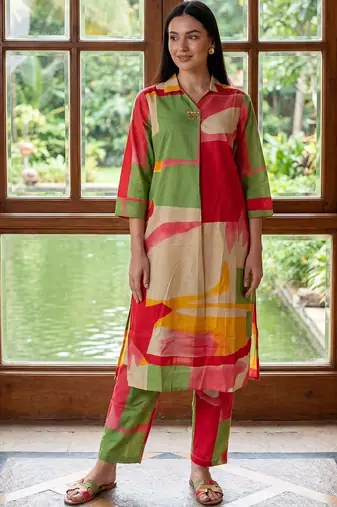 women printed regular cotton kurta with trousers