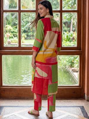 women printed regular cotton kurta with trousers 6