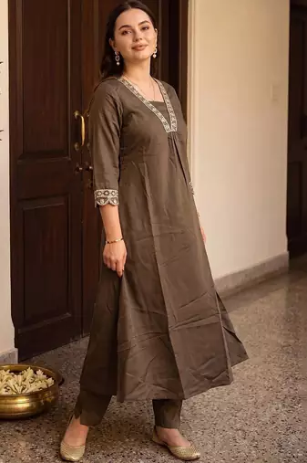 women ethnic motifs embroidered regular thread work kurta with trousers