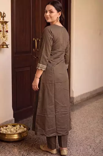 women ethnic motifs embroidered regular thread work kurta with trousers