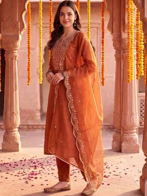 women ethnic motifs embroidered regular thread work liva kurta with trousers & with dupatta 3