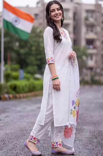 floral embroidered regular thread work liva kurta with trousers & with dupatta