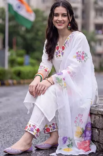 floral embroidered regular thread work liva kurta with trousers & with dupatta