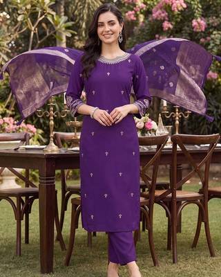 women ethnic motifs embroidered regular kurta with trousers & with dupatta 1
