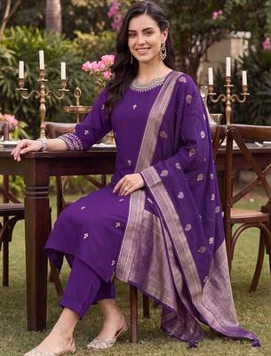 women ethnic motifs embroidered regular kurta with trousers & with dupatta 3