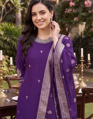 women ethnic motifs embroidered regular kurta with trousers & with dupatta 5