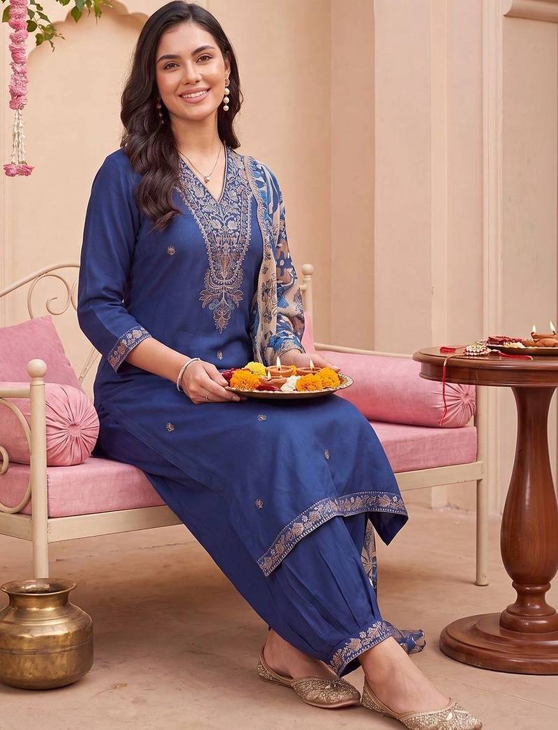 women ethnic motifs embroidered regular thread work kurta with patiala & with dupatta