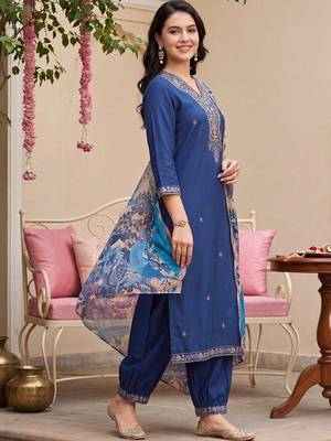 women ethnic motifs embroidered regular thread work kurta with patiala & with dupatta 3