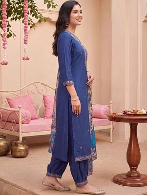 women ethnic motifs embroidered regular thread work kurta with patiala & with dupatta 4