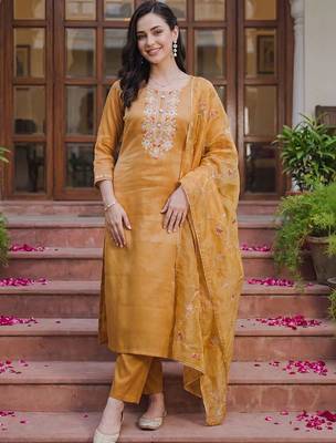 women floral embroidered regular thread work liva kurta with trousers & with dupatta 6