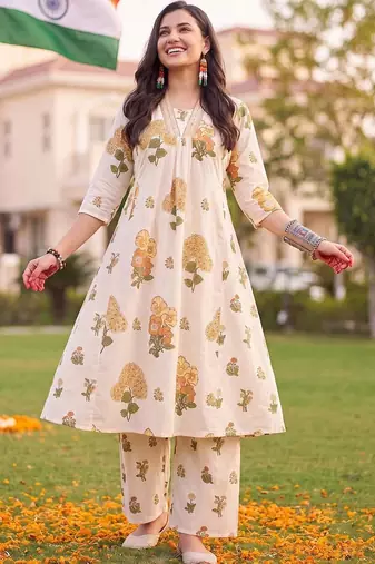 women floral printed regular cotton kurta with palazzos