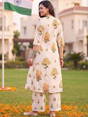 women floral printed regular cotton kurta with palazzos 4