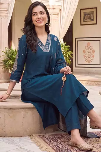 women ethnic motifs embroidered regular thread work kurta with trousers & with dupatta