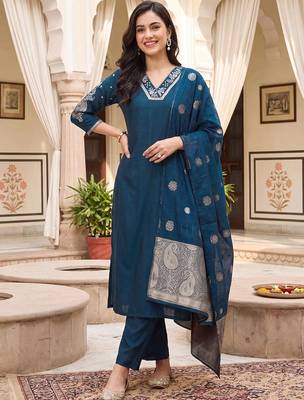 women ethnic motifs embroidered regular thread work kurta with trousers & with dupatta 1