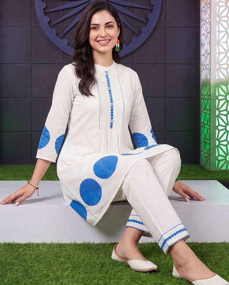 women printed regular thread work cotton kurta with trousers