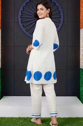 women printed regular thread work cotton kurta with trousers