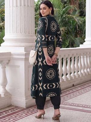 women ethnic motifs printed regular kurta with trousers 4