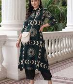 women ethnic motifs printed regular kurta with trousers