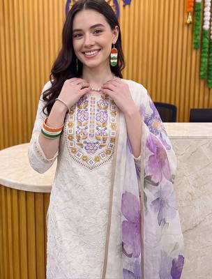 women floral embroidered regular thread work cotton kurta with trousers & with dupatta 2
