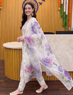 women floral embroidered regular thread work cotton kurta with trousers & with dupatta 3
