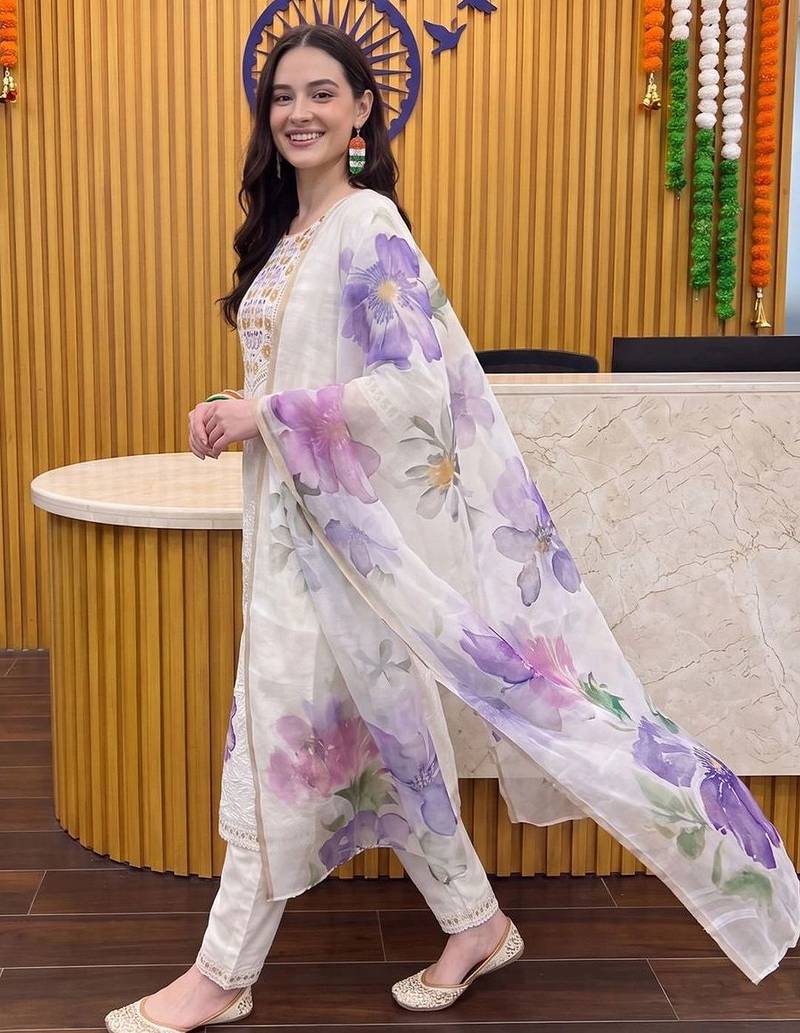 women floral embroidered regular thread work cotton kurta with trousers & with dupatta