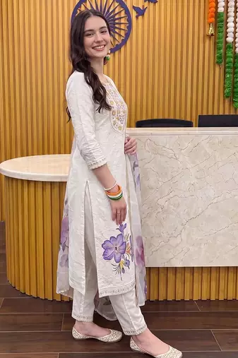 women floral embroidered regular thread work cotton kurta with trousers & with dupatta