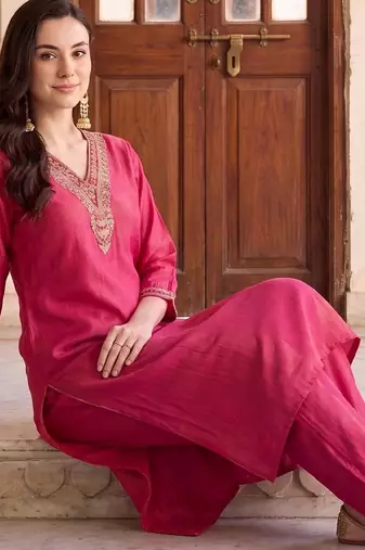 women ethnic motifs embroidered regular thread work kurta with trousers