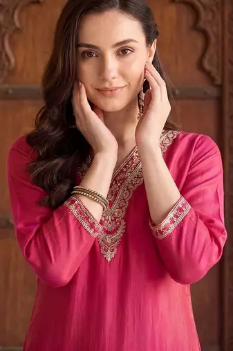women ethnic motifs embroidered regular thread work kurta with trousers