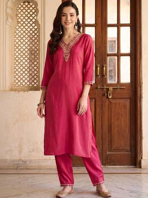 women ethnic motifs embroidered regular thread work kurta with trousers 4