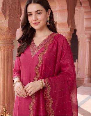 women ethnic motifs embroidered regular kurta with trousers & with dupatta 3