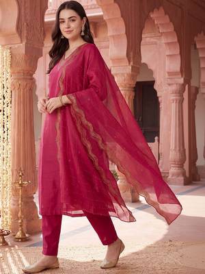 women ethnic motifs embroidered regular kurta with trousers & with dupatta 4
