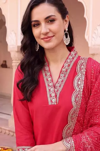 women regular thread work kurta with trousers & with dupatta