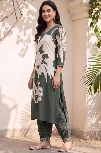 women floral printed regular kurta with trousers