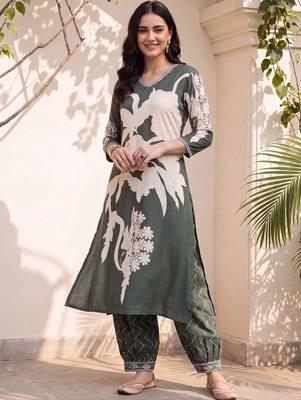 women floral printed regular kurta with trousers 6