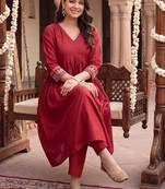 women empire thread work liva kurta with trousers