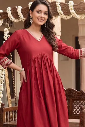 women empire thread work liva kurta with trousers