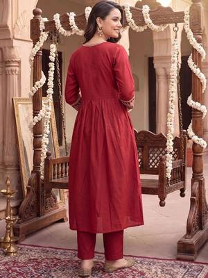 women empire thread work liva kurta with trousers 3
